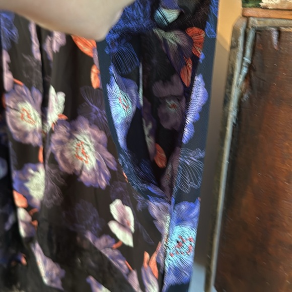 EUC Nursing Cover Up Top - Picture 5 of 9